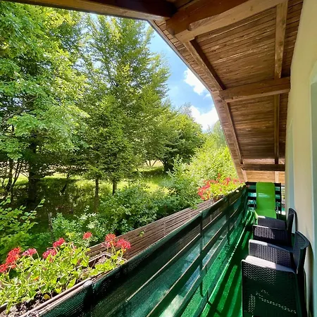 Quiet Forest Retreat With Pool