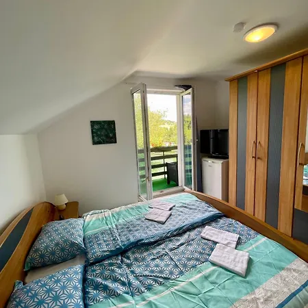 Apartmán Quiet Forest Retreat With Pool Borovnica