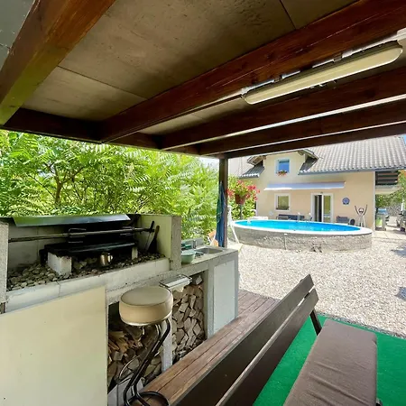 Apartmán Quiet Forest Retreat With Pool *