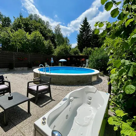 Quiet Forest Retreat With Pool Appartement Borovnica