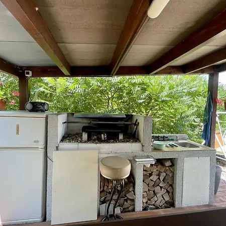 Quiet Forest Retreat With Pool