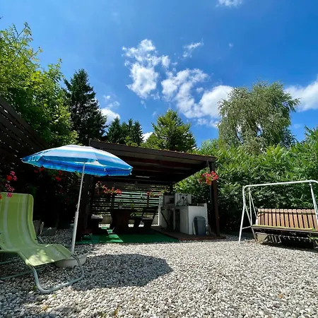 Quiet Forest Retreat With Pool Appartement Borovnica