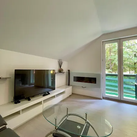 Quiet Forest Retreat With Pool Apartmán Borovnica