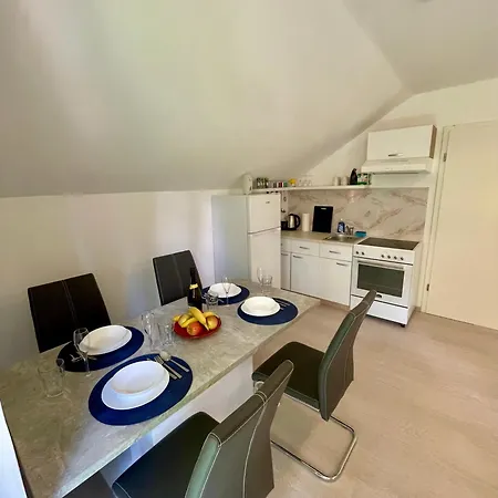 Quiet Forest Retreat With Pool Appartement Borovnica