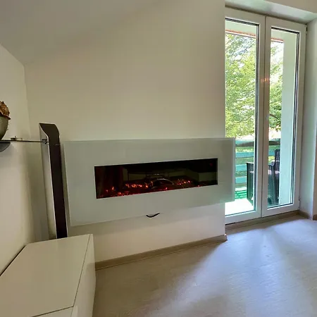 Quiet Forest Retreat With Pool *