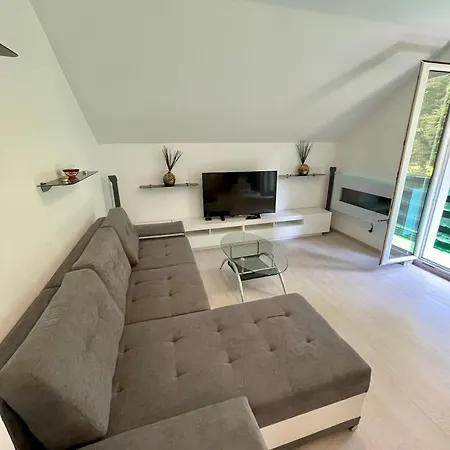 Apartmán Quiet Forest Retreat With Pool