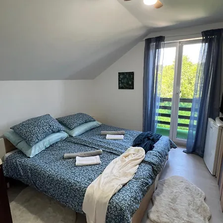 Quiet Forest Retreat With Pool Apartmán *