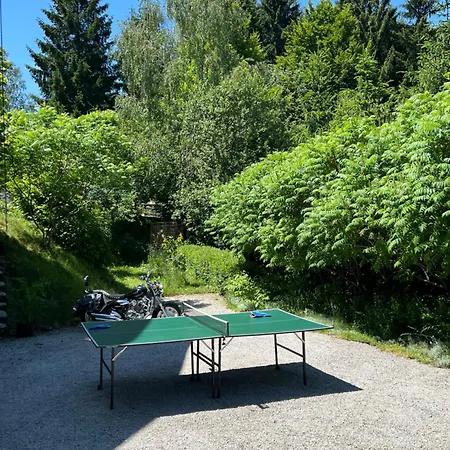 Quiet Forest Retreat With Pool Apartmán