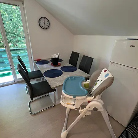 Apartmán Quiet Forest Retreat With Pool Borovnica