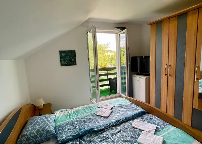 Appartamento Quiet Forest Retreat With Pool Borovnica