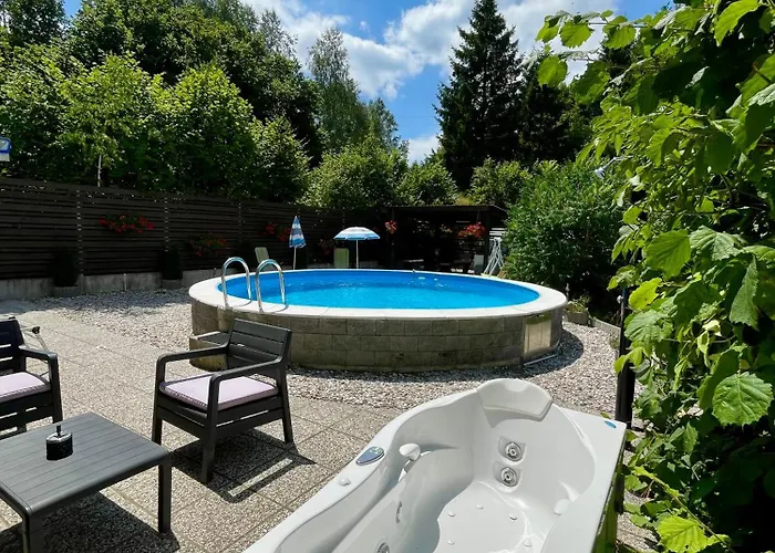 Quiet Forest Retreat With Pool Lejlighed Borovnica