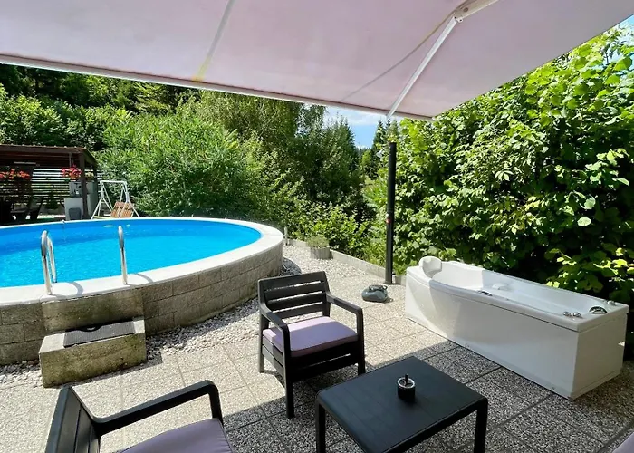 Quiet Forest Retreat With Pool Appartamento *