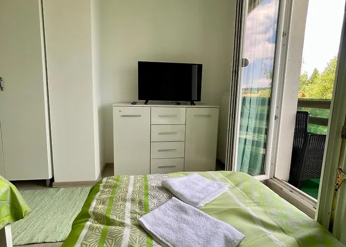 Quiet Forest Retreat With Pool