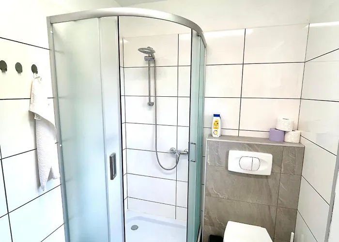 Quiet Forest Retreat With Pool Lejlighed *