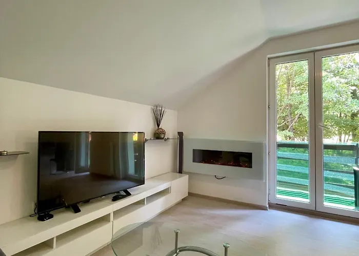 Quiet Forest Retreat With Pool Appartamento Borovnica