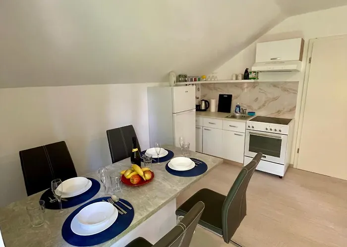 Quiet Forest Retreat With Pool Lejlighed Borovnica