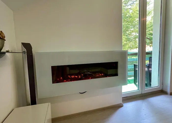 Quiet Forest Retreat With Pool *